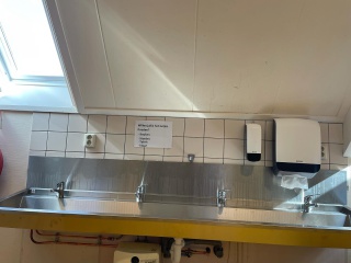 In de vakantie heeft installatiebedrijf Coppens uit Alkmaar een prachtige nieuwe gootsteen geplaatst zodat meer kinderen tegelijk hun handen kunnen wassen! Super #talent #TACRoom #onderwijs #cultuur #techniek #modernemedia